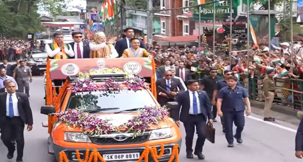 PM Modi Receives Warm Welcome in Gangtok Roadshow Ahead of Sikkim Statehood Celebrations