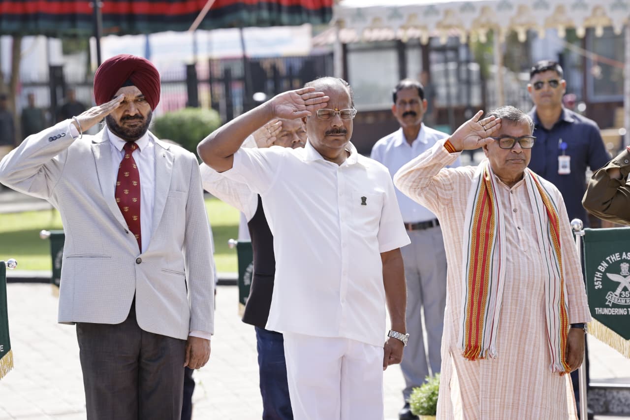 Governor Pays Tribute to Gandhi, Martyrs
