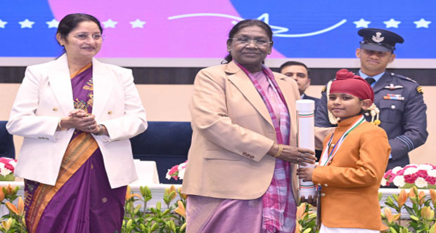 President Murmu Confers Pradhan Mantri Rashtriya Bal Puraskar on Veer Bal Diwas