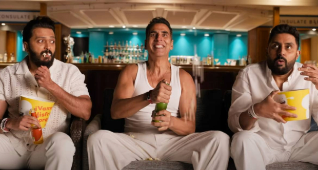 Akshay Kumar’s Film Opens To Polar Netizen Reactions