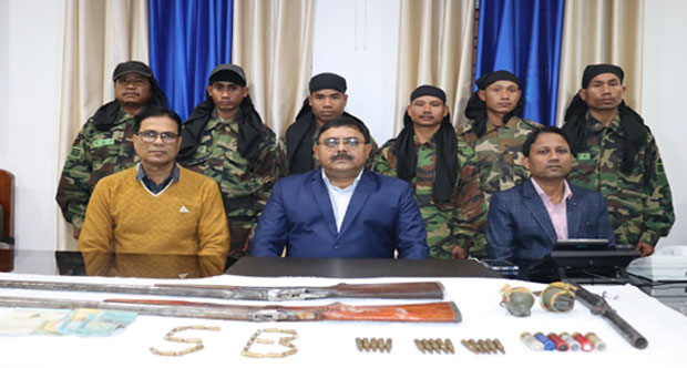 6 NLFT militants surrenders with weapons before Tripura police
