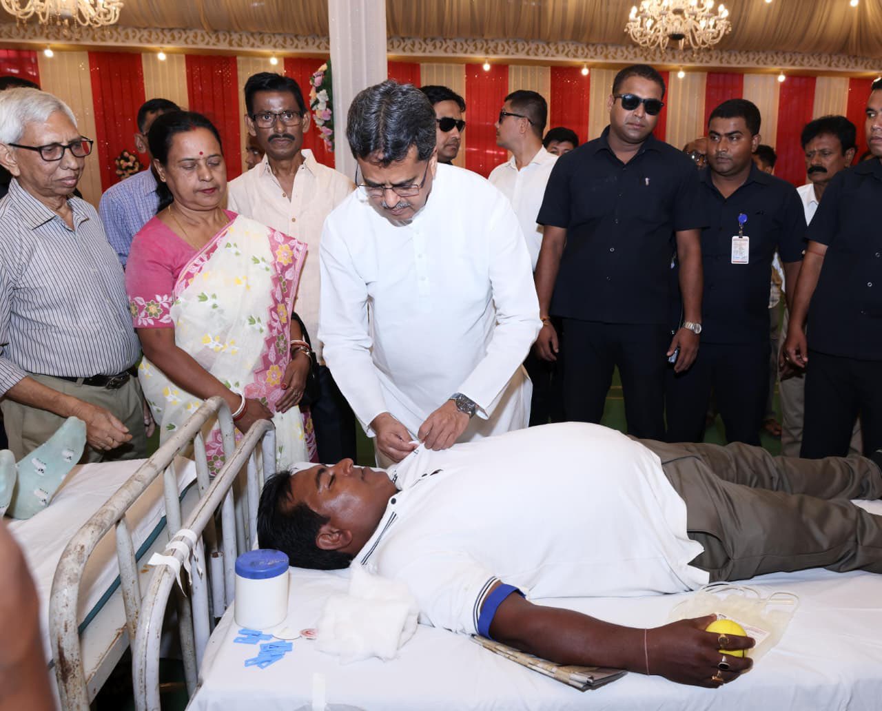 CM Urges Youth to Donate Blood