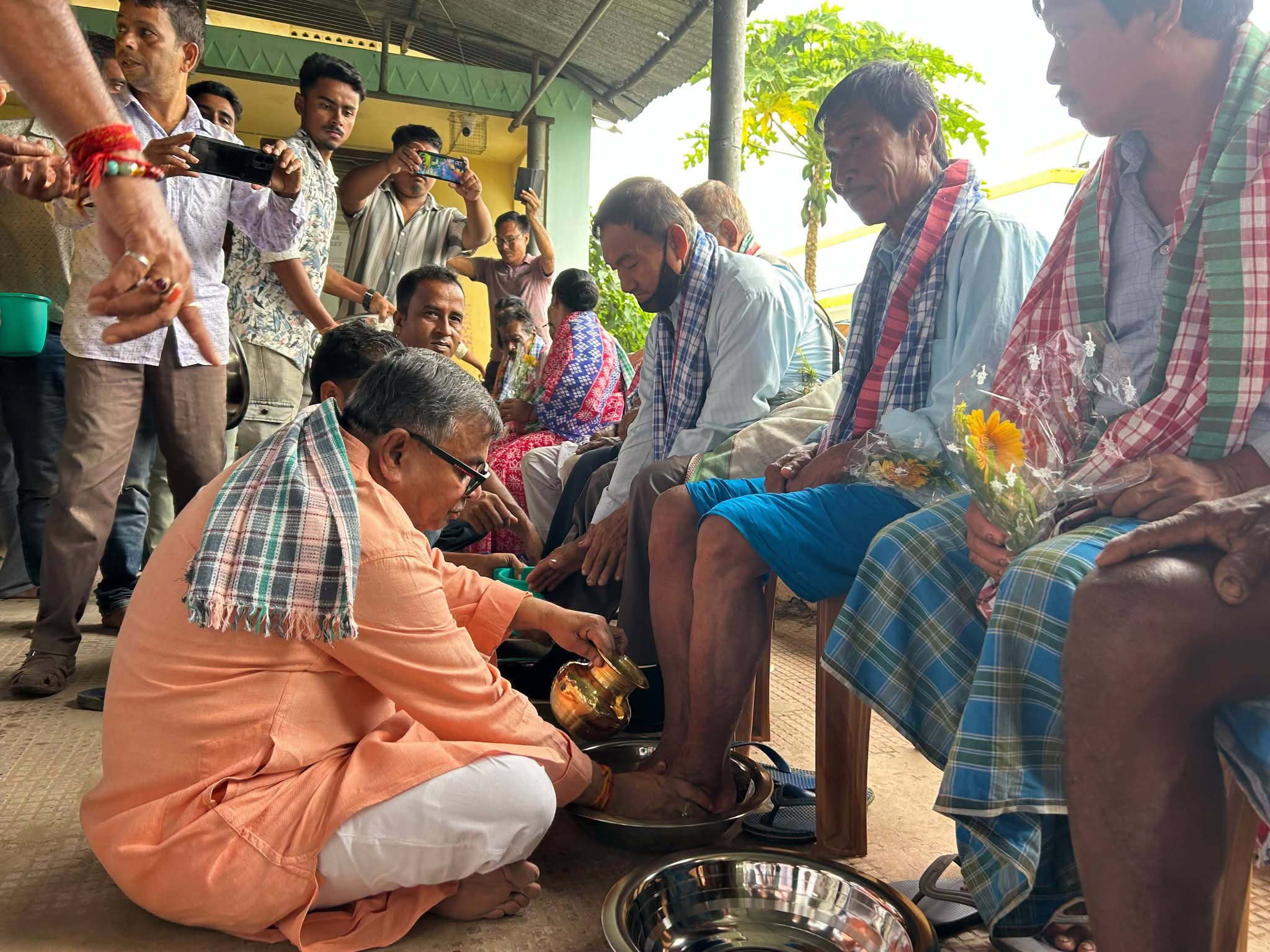 Ratan Lal Nath Honours Farmers by Washing Their Feet