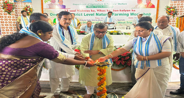Minister Ratan Lal Nath Promotes Natural Farming at ‘Khet Bachao Abhiyan’ 