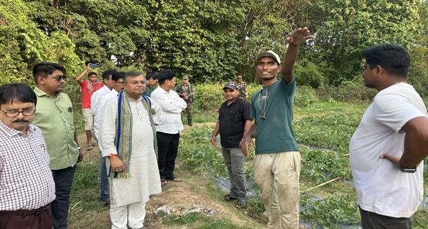 Minister Ratan Lal Nath encourages self-reliant through agricultural farming