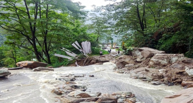 Sikkim landslides claim 3 lives; 1678 tourists evacuated